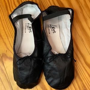 Leo’s women’s black leather ballet shoes. Size 9.